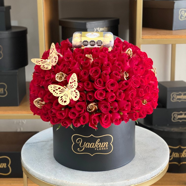 140 rosas rojas en caja especial ferrero & 2 mariposas