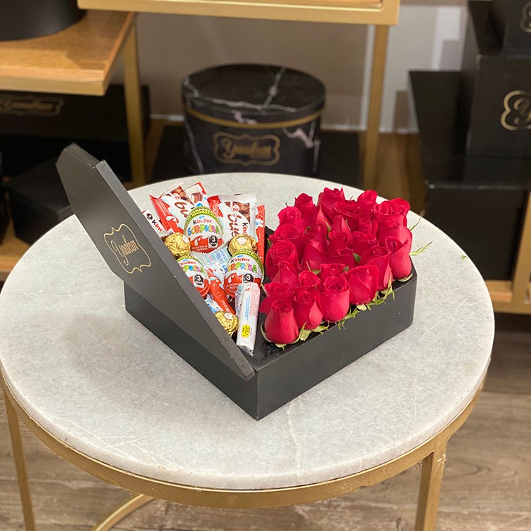 25 rosas en caja corazón kinder media tapa
