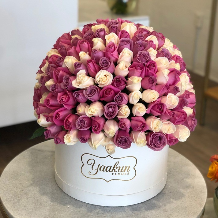 250 rosas en caja redonda blanca esfera 3 colores