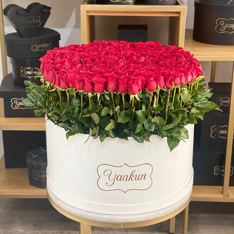 300 rosas en caja redonda altas maxi blanca, bello sentimiento