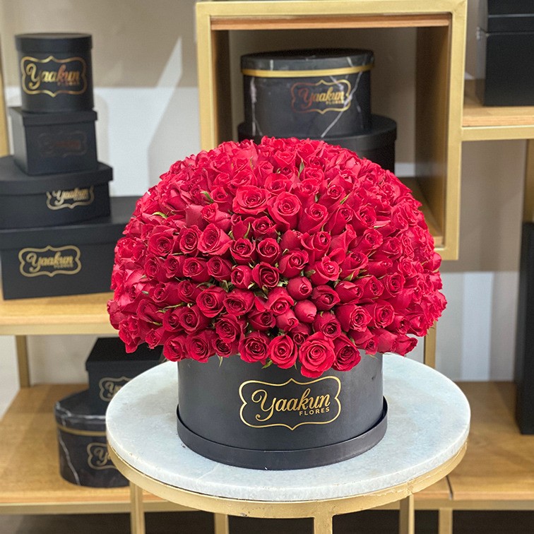 300 rosas rojas en caja redonda esfera caja negra