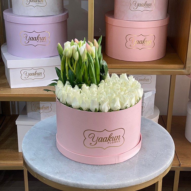 50 rosas & 30 tulipanes en caja rosita redonda pureza