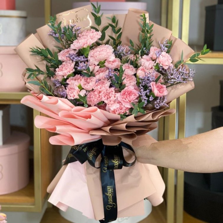 Bouquet con clavel, limomium y guni