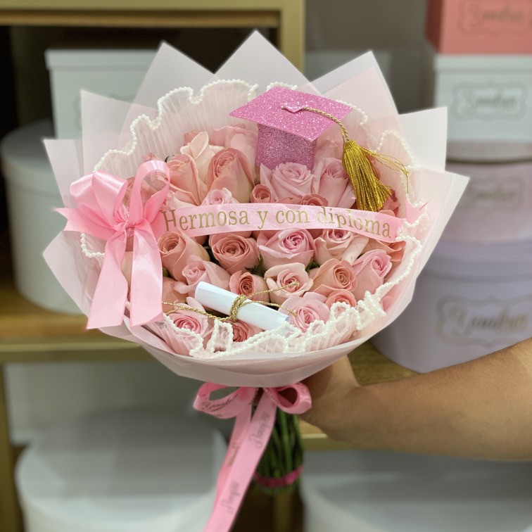 Bouquet de 36 rosas rosita congratulations con maya y papel coreano