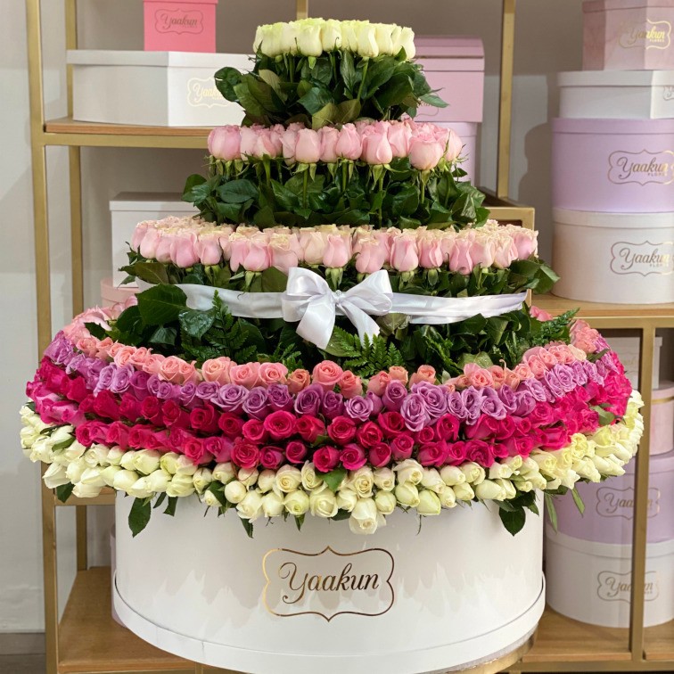 Caja circular blanca con 1000 rosas jardin degrade