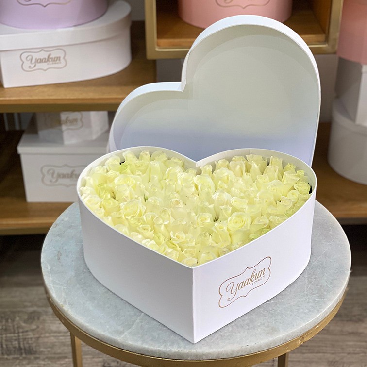 Caja corazón blanco c/t rosa blanca al raz