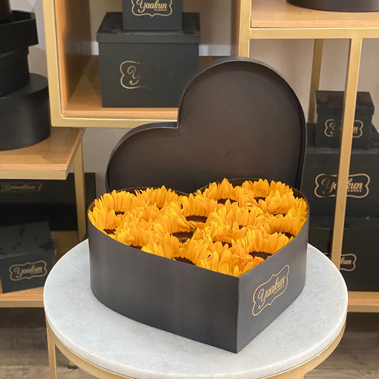Caja corazón negra c/t girasoles al raz