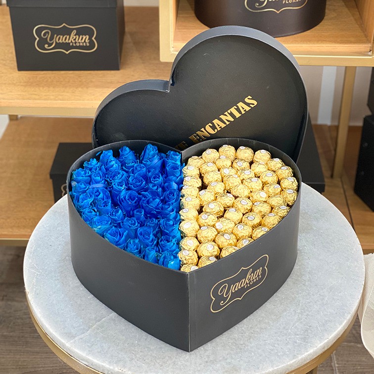 Caja corazón negro c/t 50 rosas & ferrero