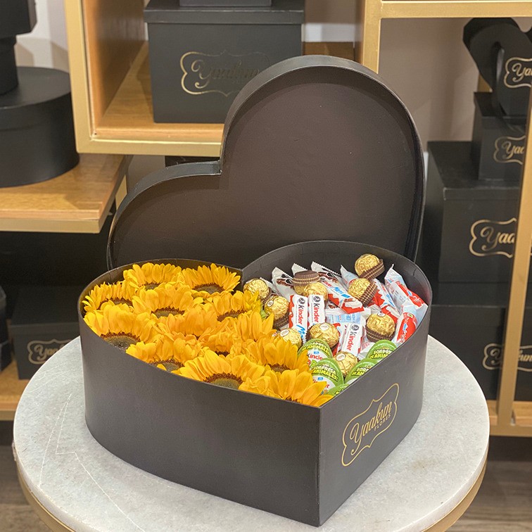 Caja corazón negro c/t kinder / girasoles