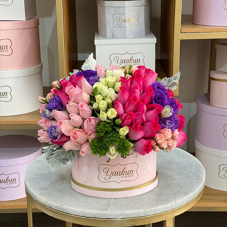 Caja ovalada rosita con tonos rosas y morados