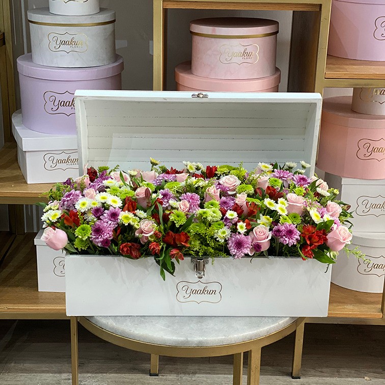 Cofre grande blanco de flores primavera