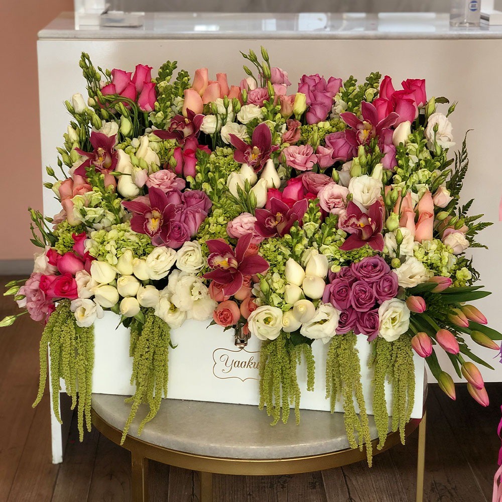 Cofre grande blanco de flores finas