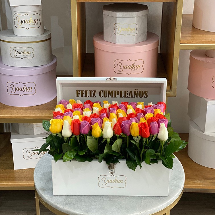 Cofre mediano blanco rosa alta amarilla, blanca naranja & lila
