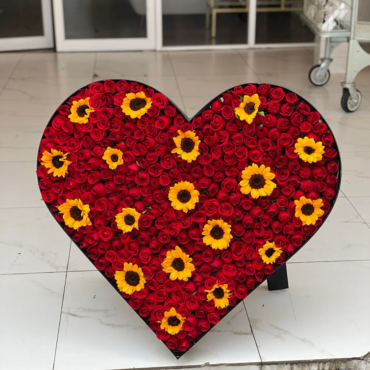 Corazon de 400 rosas & girasoles base madera