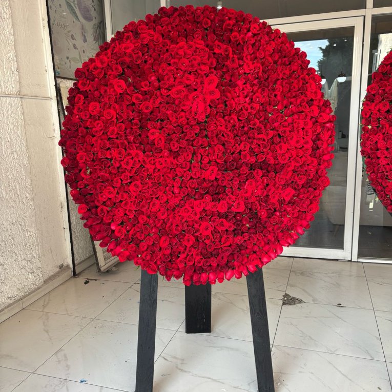 Corona de 1000 rosas rojas plana