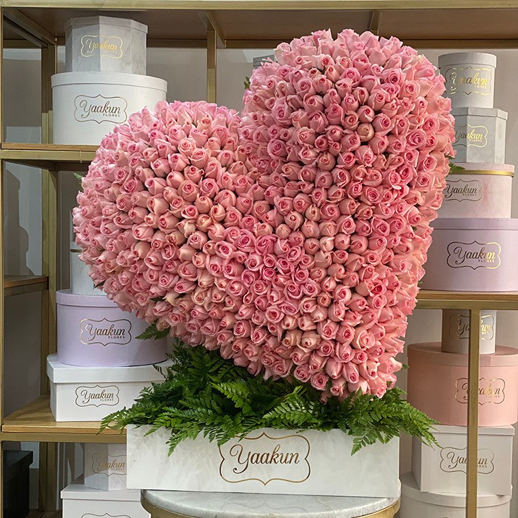 Escultura de 500 rosas dolomy en caja blanca