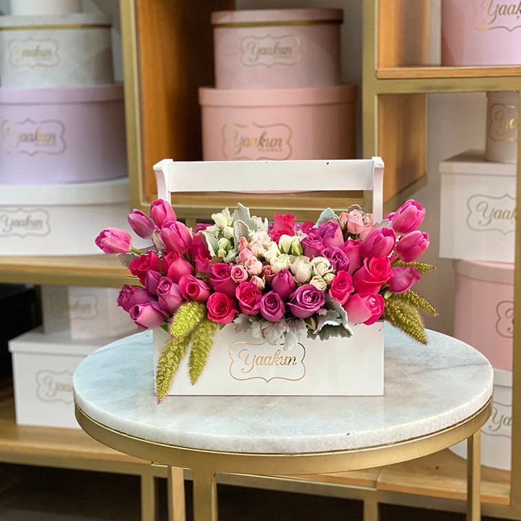 Flores finas en caja yaakun jardinera romántica