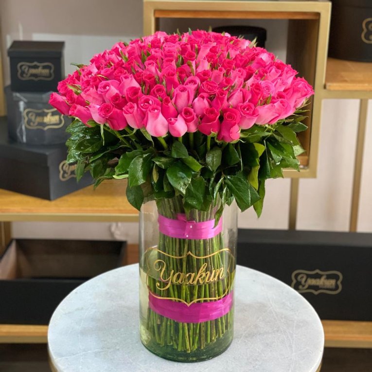 Jarrón de 200 rosas fucsias