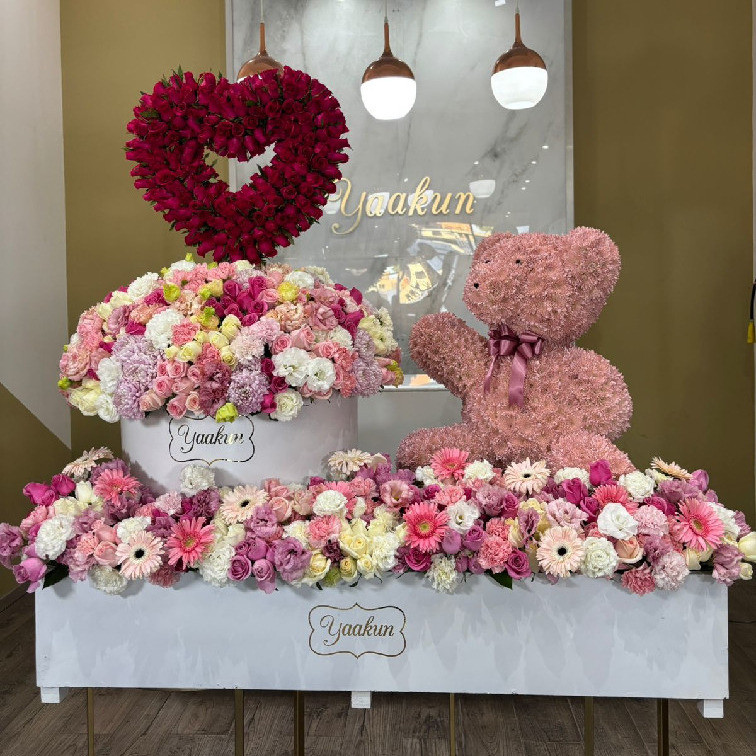 MAXI CAJA EN TONOS PASTEL CON OSO ROSITA Y SILUETA DE CORAZÓN