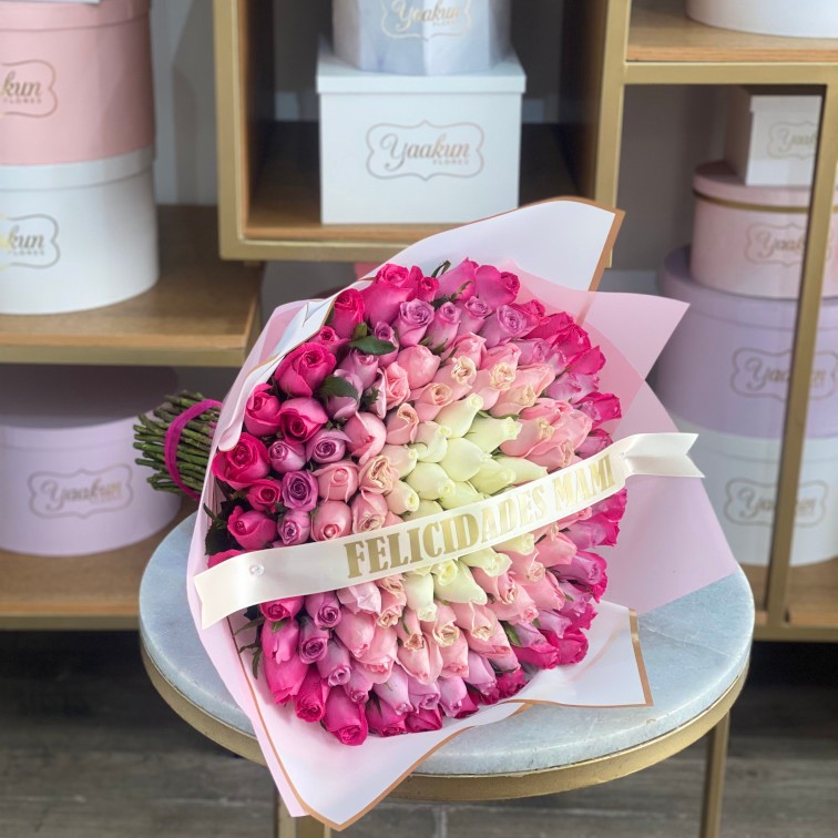 Maxi ramo de 100 rosas degrade con papel coreano