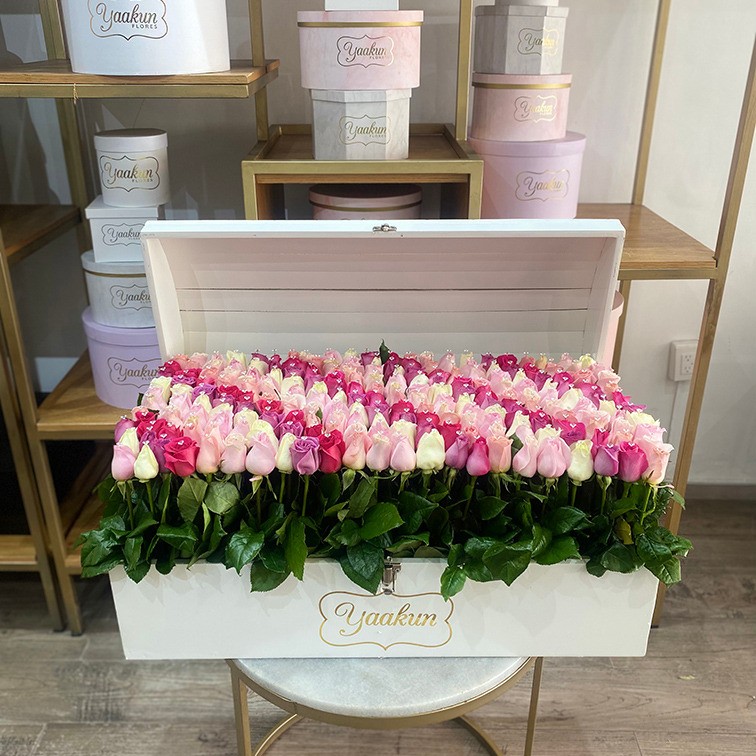 Mega cofre blanco con 240 rosas mi tierno amor & pines
