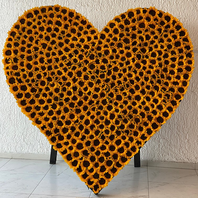 Mega corazón de girasoles
