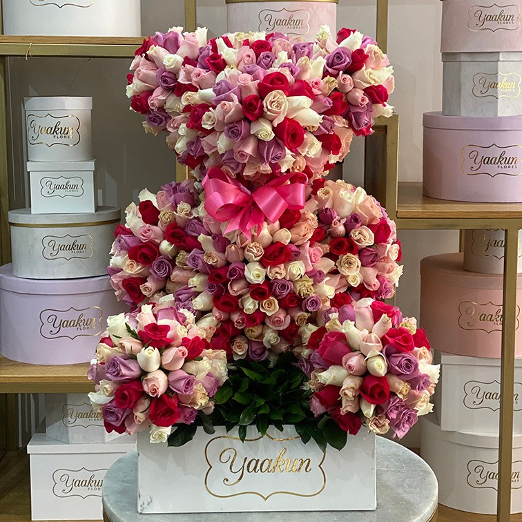 Oso de 800 rosas te quiero en caja blanca