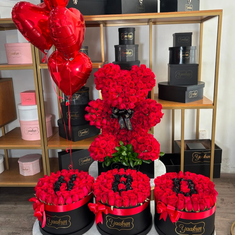 PAQUETE DE OSO DE 450 ROSAS HBD