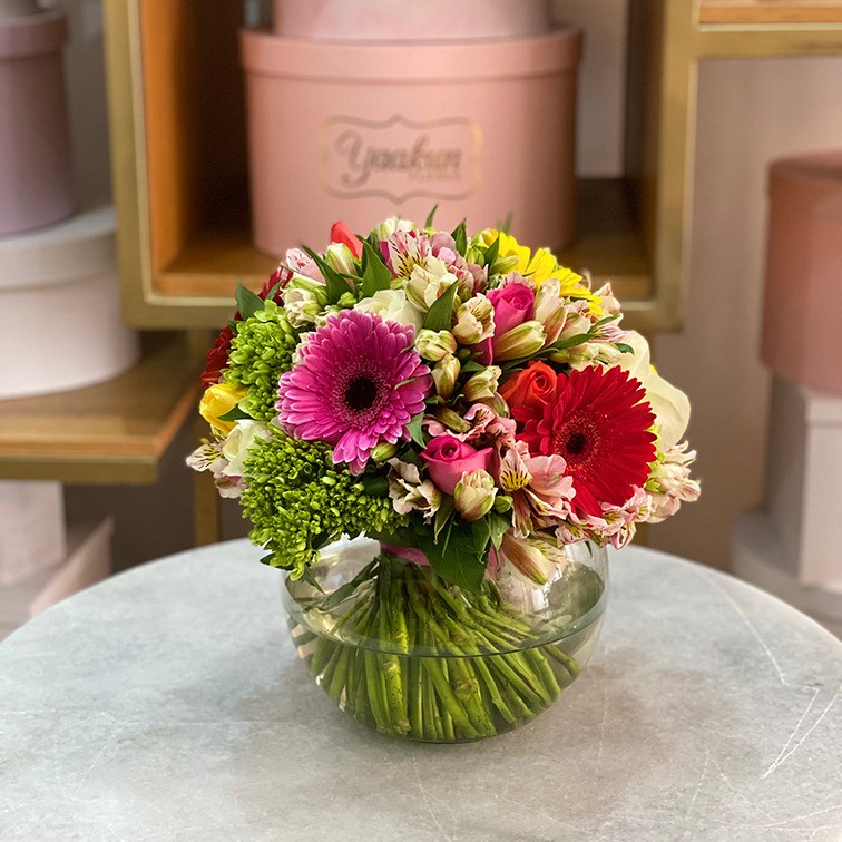 Pecera con rosas alstros & gerbera