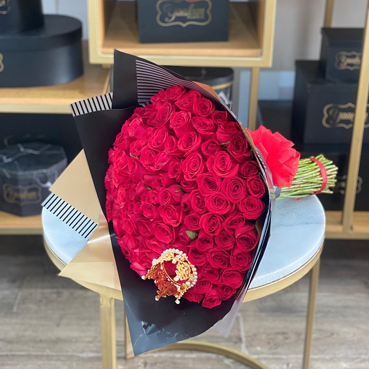 Ramo de 100 rosas amor queen en papel coreano