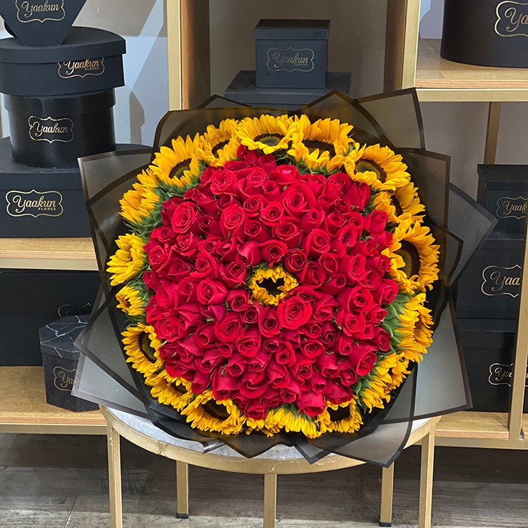 Ramo de 100 rosas rojas & 20 girasoles amanecer