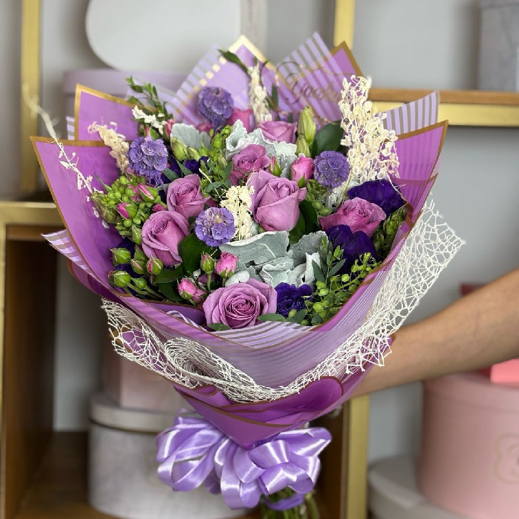 RAMO DE 12 ROSAS LILA MIX MORADO
