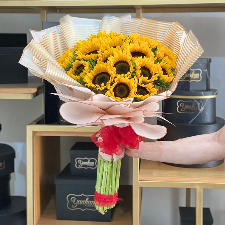 Ramo de 30 girasoles con papel coreano
