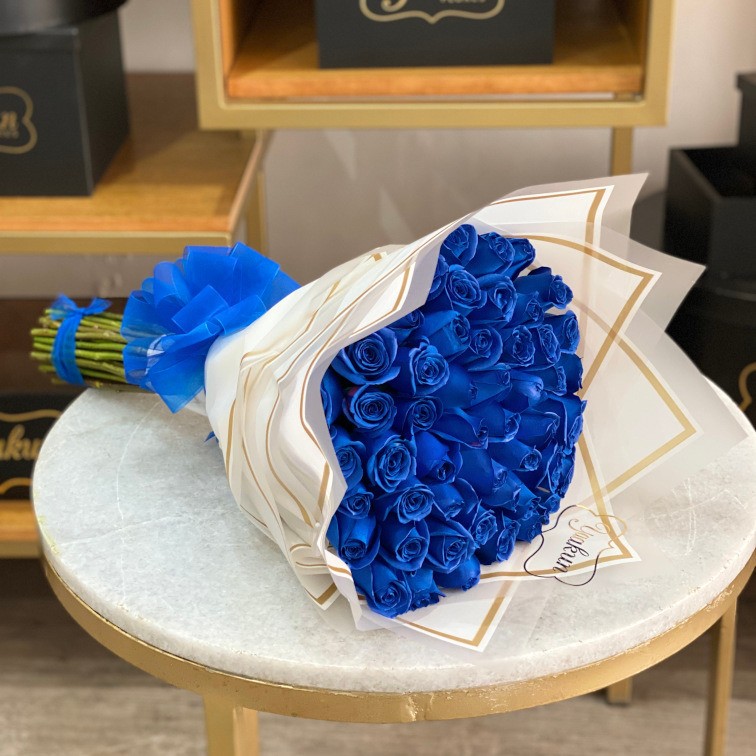 Ramo de 50 rosas amor azul