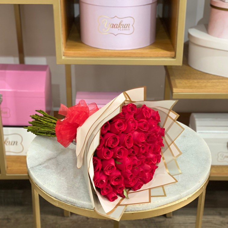 Ramo de 50 rosas amor mío con papel coreano