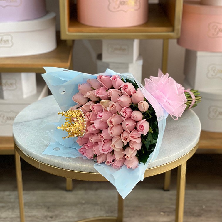 Ramo de 50 rosas rositas con papel coreano my queen