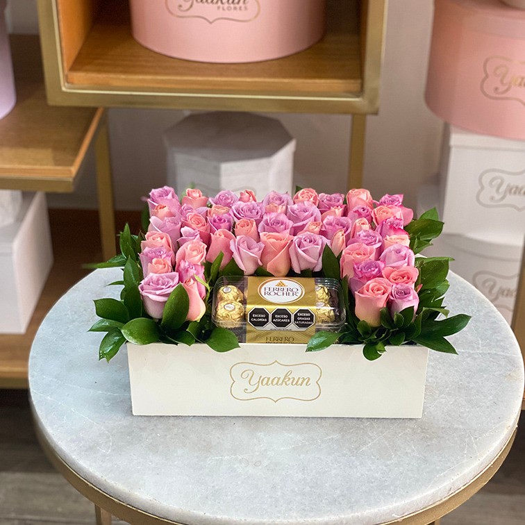 Rosas & chocolates en caja blanca yaakun ferrero