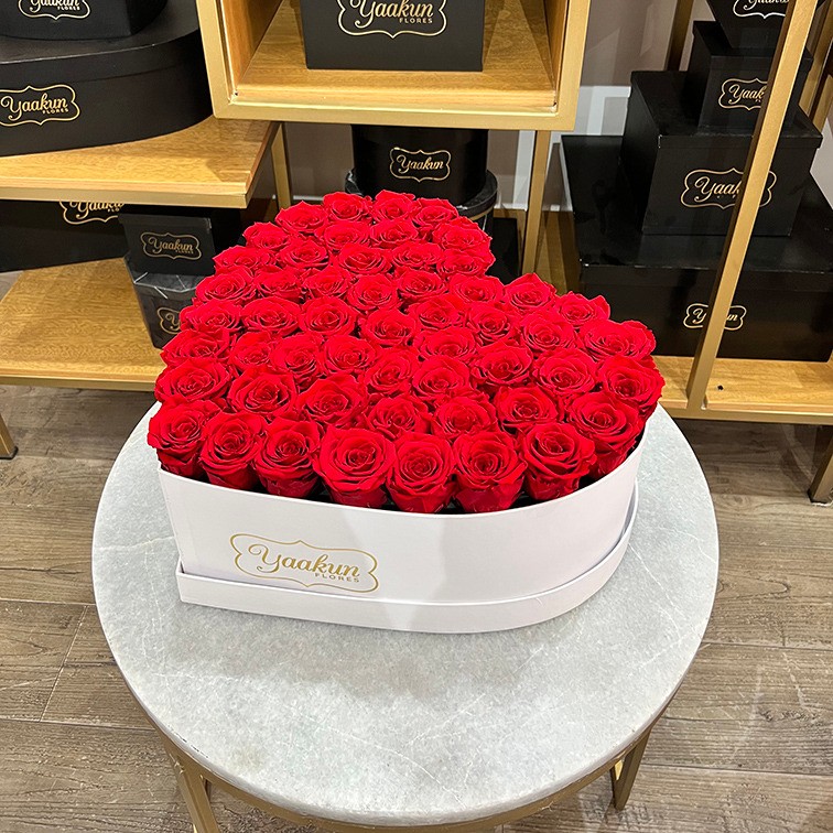 Rosas eternas caja corazón blanco c/t rosas amor mio