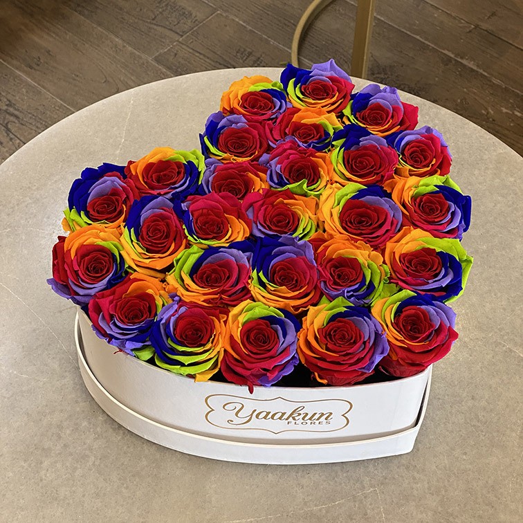 Rosas eternas en caja  blanca corazon arcoiris intenso
