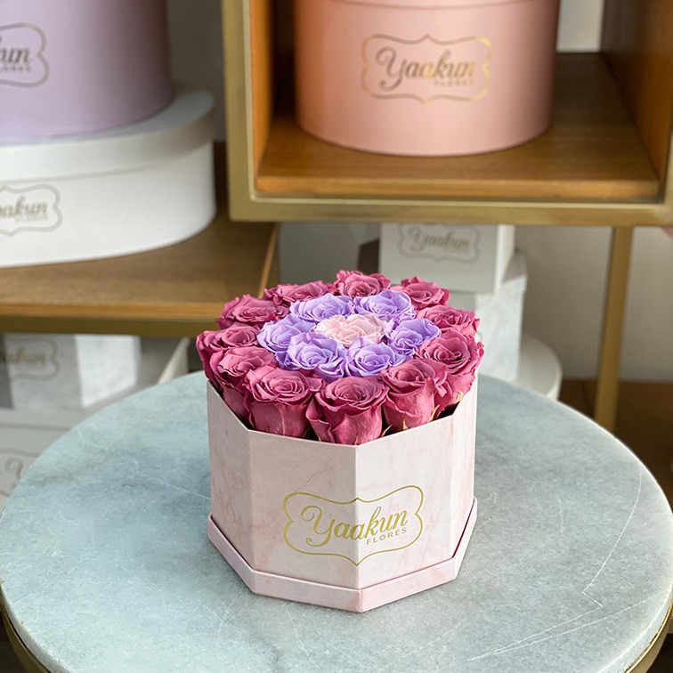 Rosas eternas en caja octagonal lila, rosa palo & pink