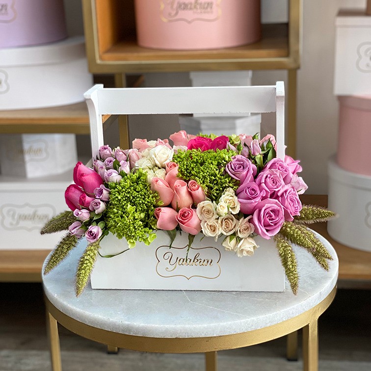 Rosas & hortensias en caja mini yaakun jardinera